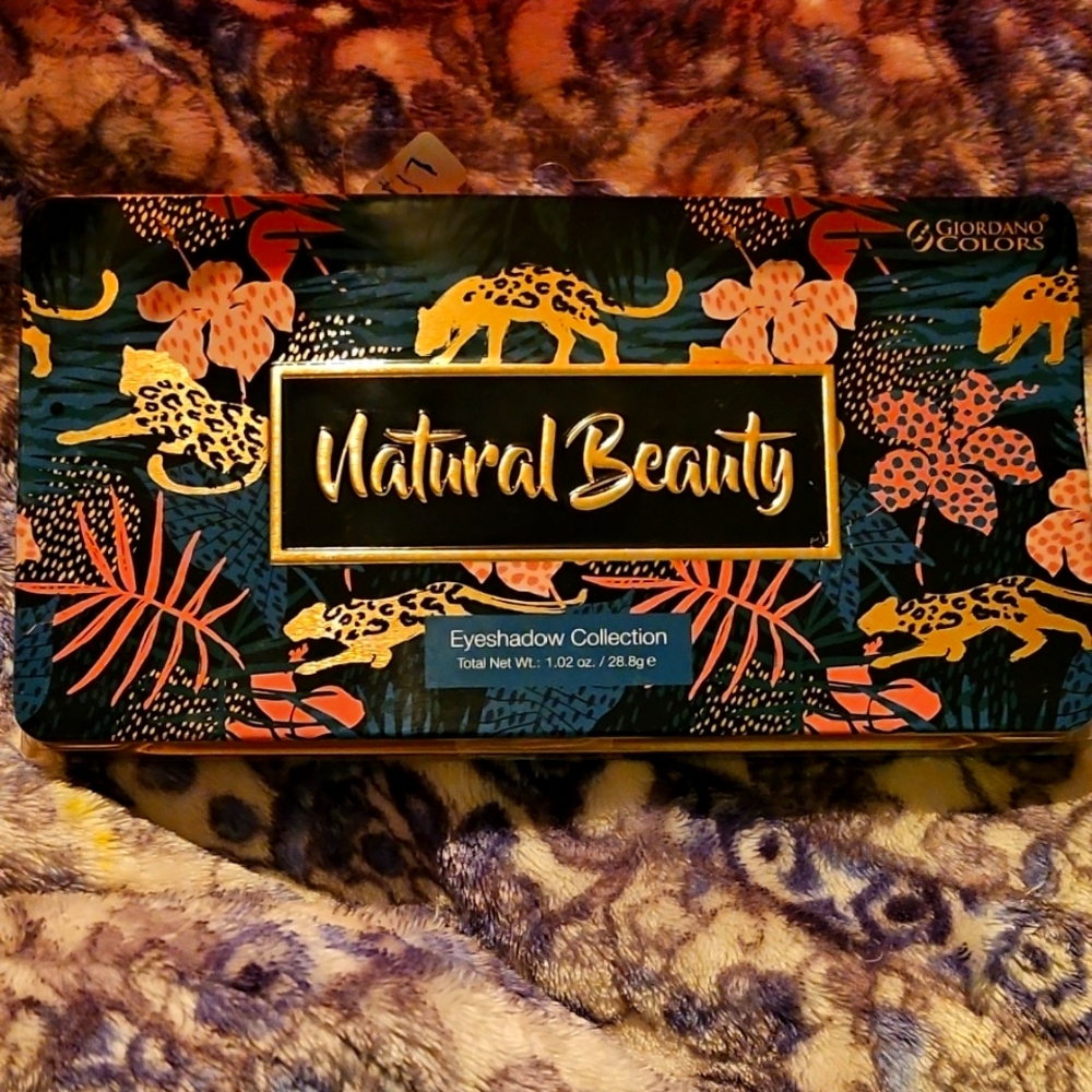 Autumn Hues Eyeshadow Palette with Botanical Design